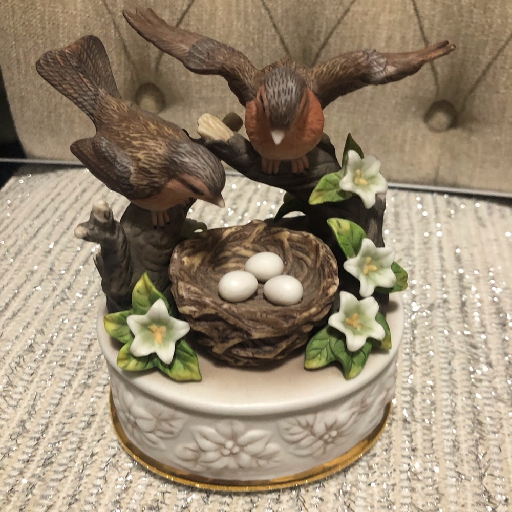 2008 Sparrows Club Crystal Cathedral Hour of Power Music Box Plays Amazing Grace